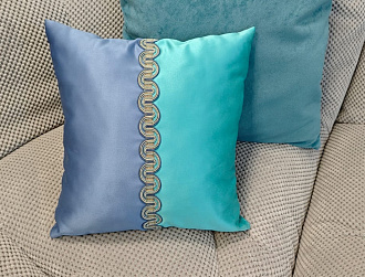 Подушка декоративная двухцветная